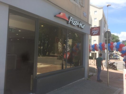 la franchise pizza hut ouvre un nouveau restaurant  u00e0 chamb u00e9ry